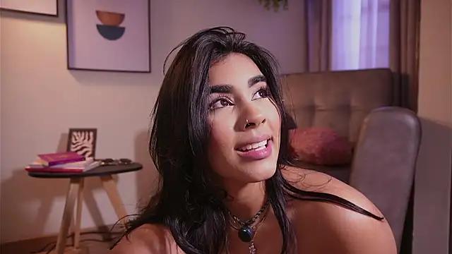 Isabella_dior from StripChat is Freechat