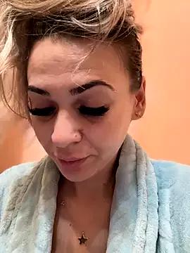 iSelena from StripChat is Freechat