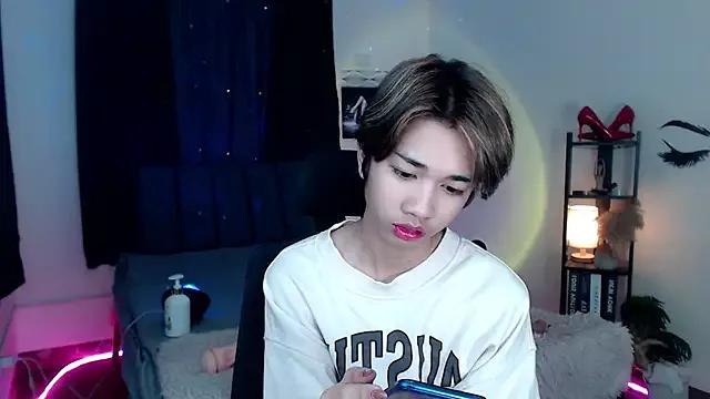 Ivoryhotcummer from StripChat is Freechat