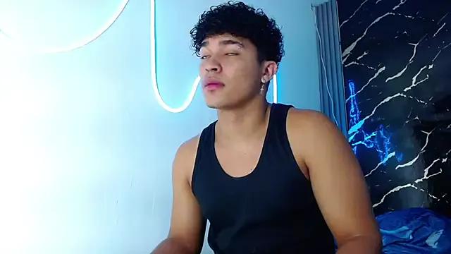 jamescurli_ from StripChat is Freechat