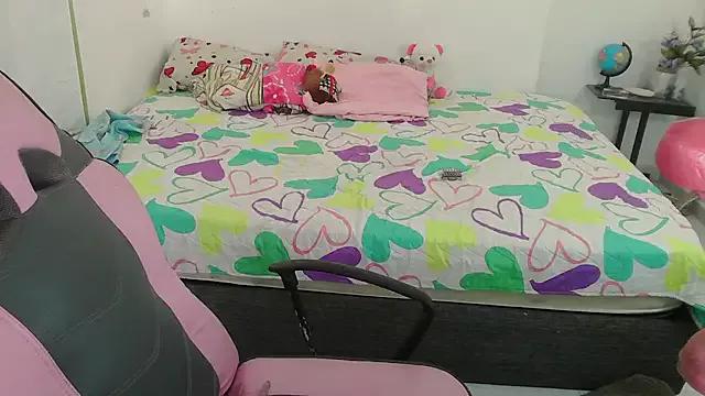 Juicy_elenxx from StripChat is Freechat