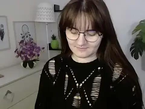 Julie_Diamond from StripChat is Freechat