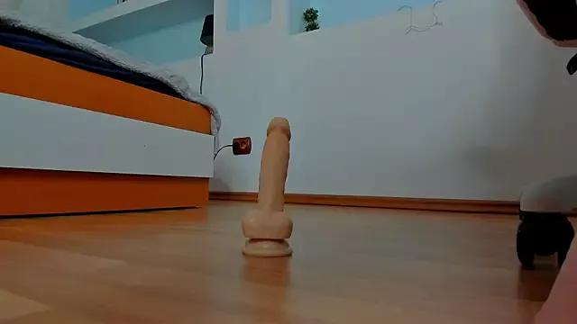 juliexxx from StripChat is Freechat