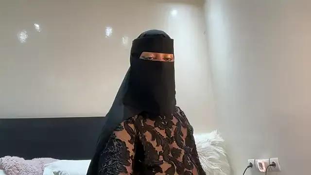 jyjyelamira from StripChat is Freechat
