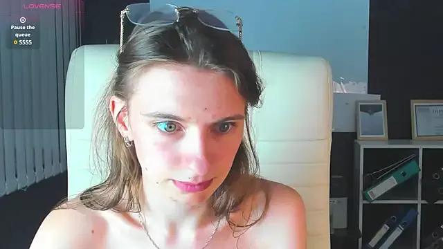 Photos of kaleriyaa_ from StripChat is Freechat