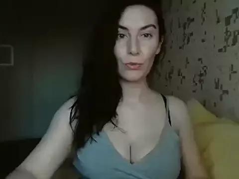 KatalinaQE from StripChat is Freechat