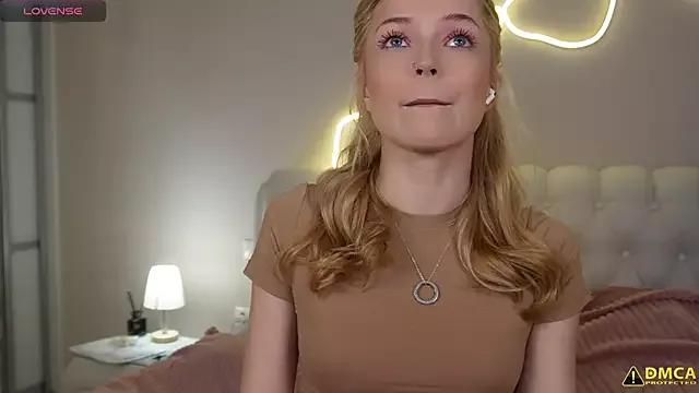 kellypeachcake from StripChat is Freechat