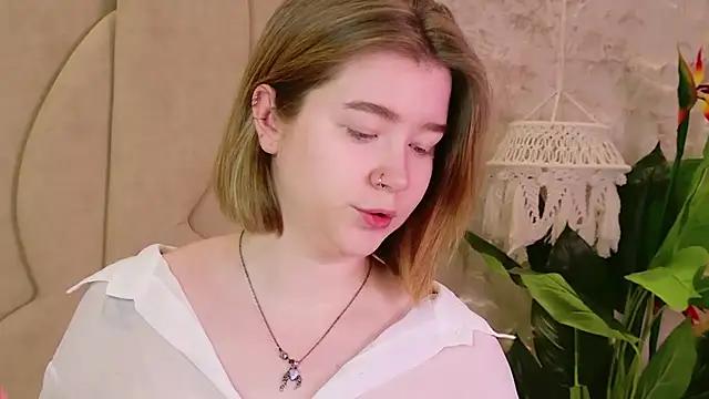 KiraForsie from StripChat is Freechat