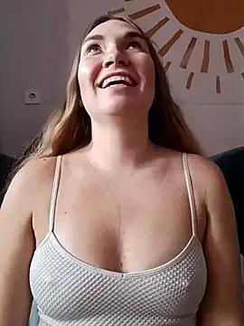 KisaVixen from StripChat is Freechat