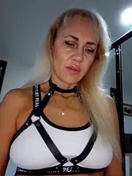 KissMiSveet from StripChat is Freechat