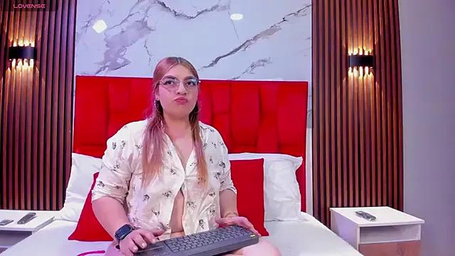 Kitana-Moreno from StripChat is Freechat