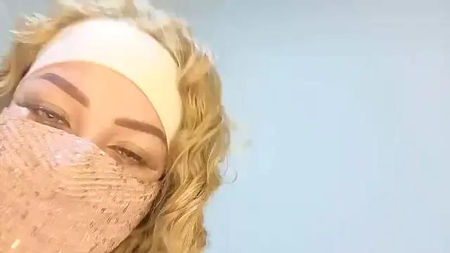 Lady-Rozalia from StripChat is Freechat