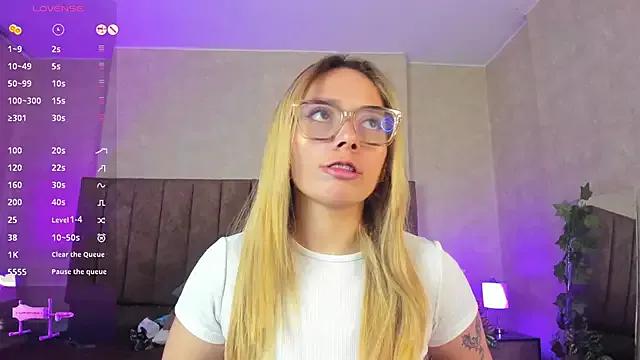 LanaMills_ from StripChat is Freechat