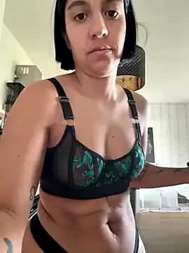 LaPetiteKim from StripChat is Freechat