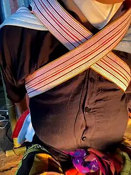Laura8910 from StripChat is Freechat