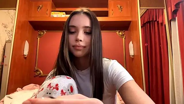 LauraMystiq from StripChat is Freechat