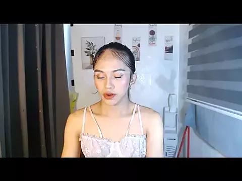 LauraSoHot from StripChat is Freechat