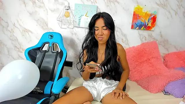 Lauren_smiles from StripChat is Freechat