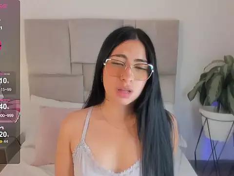 laurenn_smith from StripChat is Freechat