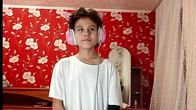 LaurynHerzfeld from StripChat is Freechat