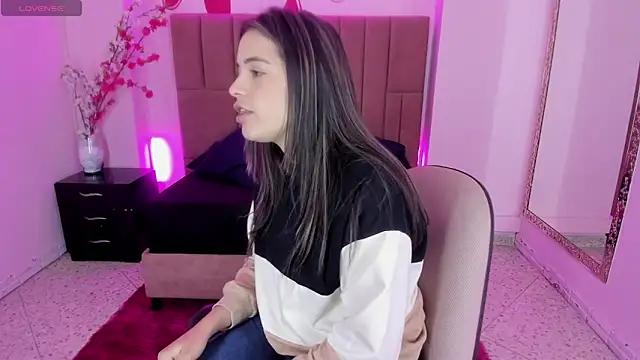 Leah_Means_ from StripChat is Freechat