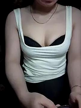 LeanaLy from StripChat is Freechat