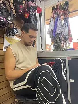 Leonardmoppet from StripChat is Freechat