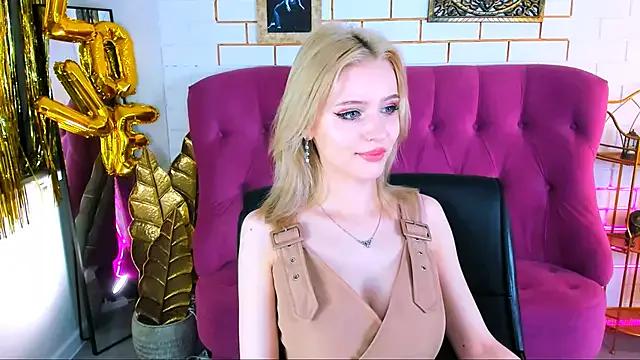 LeonaStane from StripChat is Freechat