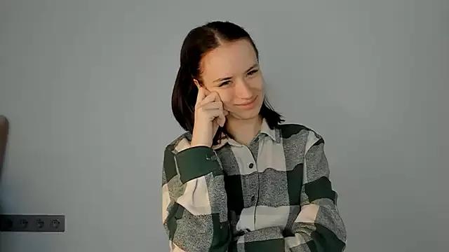 LeonilaNed from StripChat is Freechat