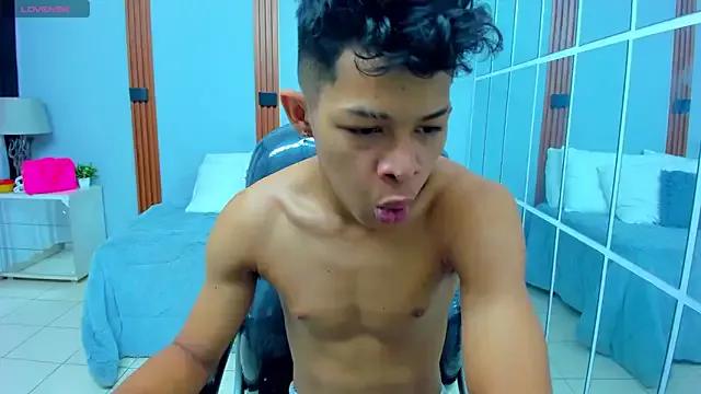 leslieanddrako from StripChat is Freechat