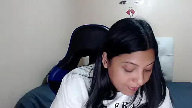 Leylafourniert from StripChat is Freechat