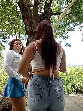 Lia-cutee from StripChat is Freechat