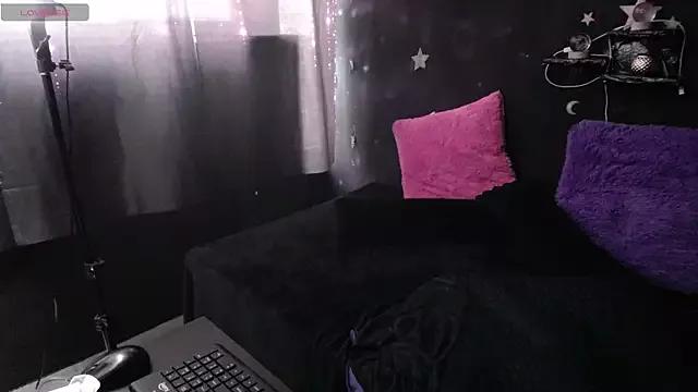 LiaMonteverde from StripChat is Freechat