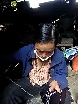 lily-00 from StripChat is Freechat