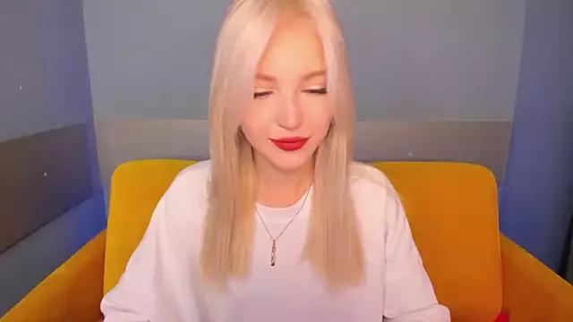 LisaFoxyMe from StripChat is Freechat
