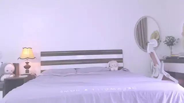 littlebunny2 from StripChat is Freechat