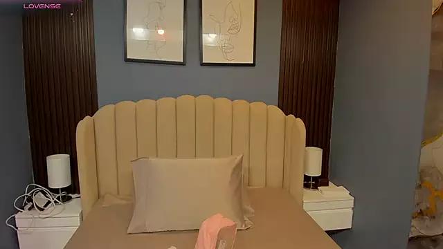 liz__cute from StripChat is Freechat