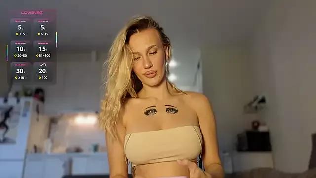 lluna_drug from StripChat is Freechat