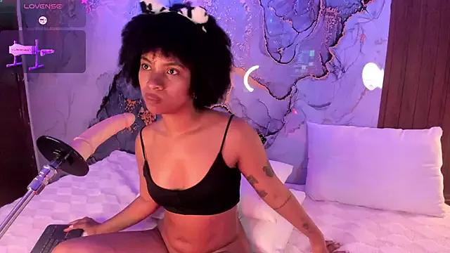 Lolalewis777 from StripChat is Freechat