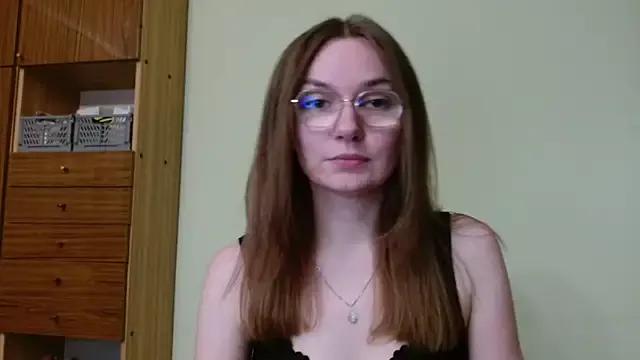 LooveELLYx from StripChat is Freechat