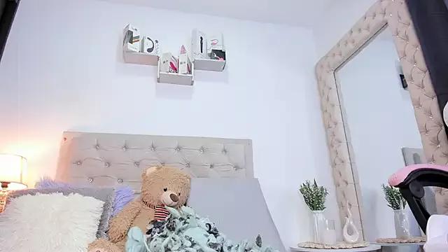 lorennahernandez01 from StripChat is Freechat