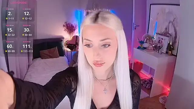 LoryWood from StripChat is Freechat