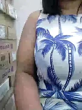 lovecarolyne from StripChat is Freechat
