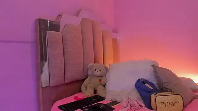 LoveQueen2 from StripChat is Freechat