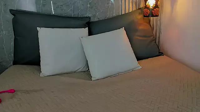 Lucia_Guzman1 from StripChat is Freechat