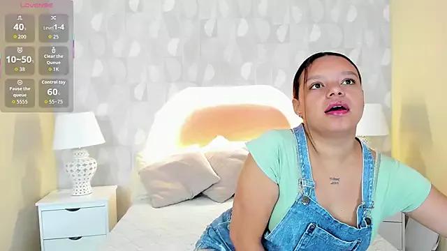 lucia_watson from StripChat is Freechat