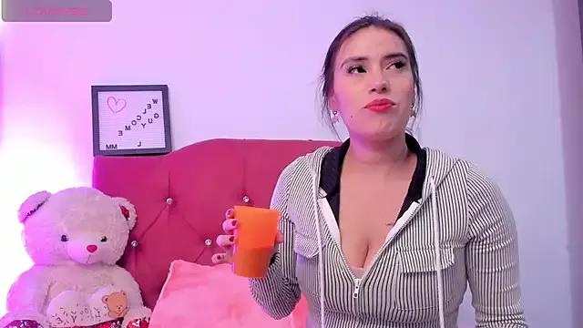 LucianaTomson from StripChat is Freechat