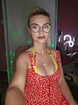 Lucyblondie from StripChat is Freechat