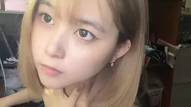 luna51888 from StripChat is Freechat