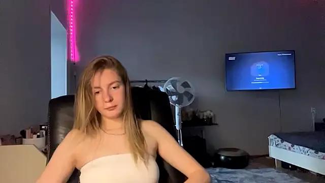 LunaLussh from StripChat is Freechat
